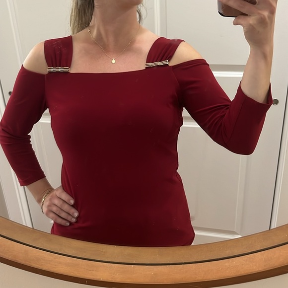 Classy red shirt with gold accent - Picture 2 of 2